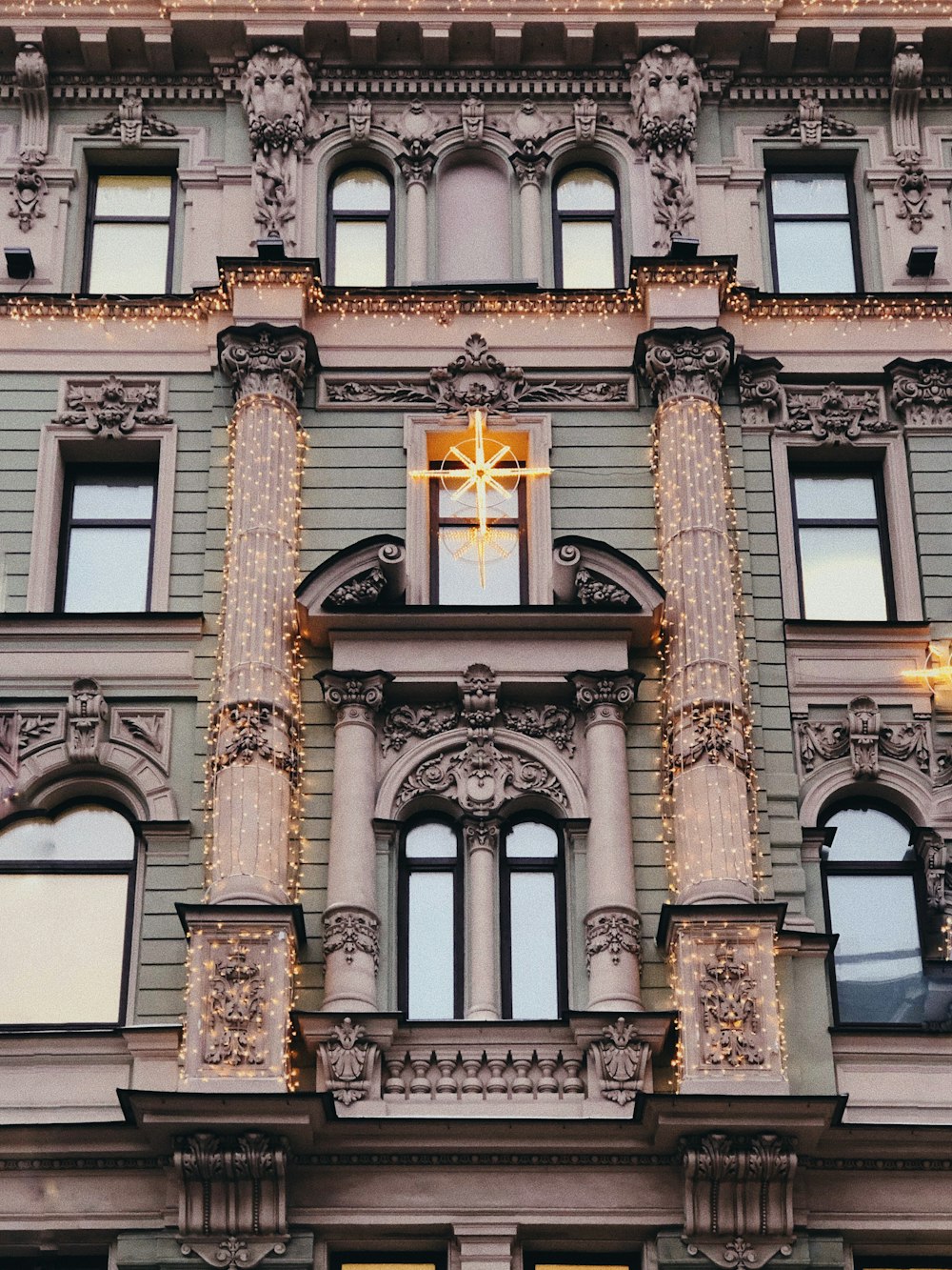 star window decor in building facade