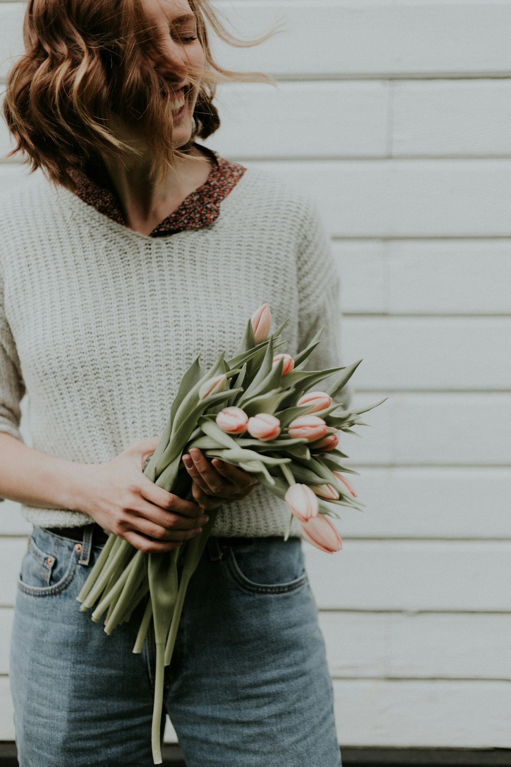 woman holding bouquet of tulip flowers