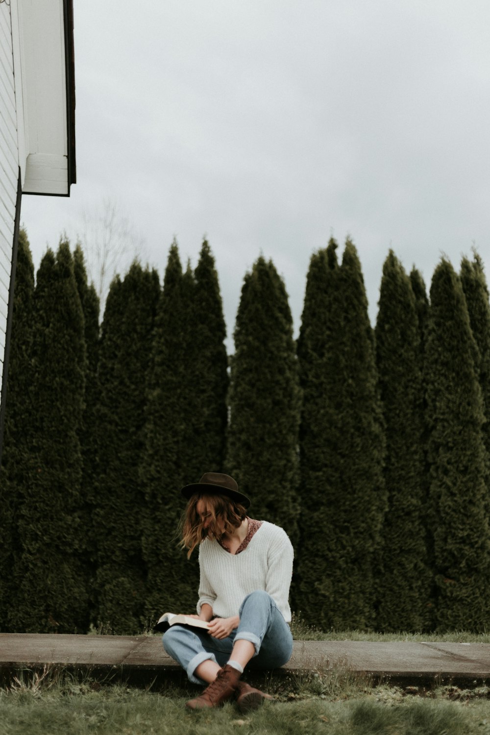 women's white long-sleeved shirt