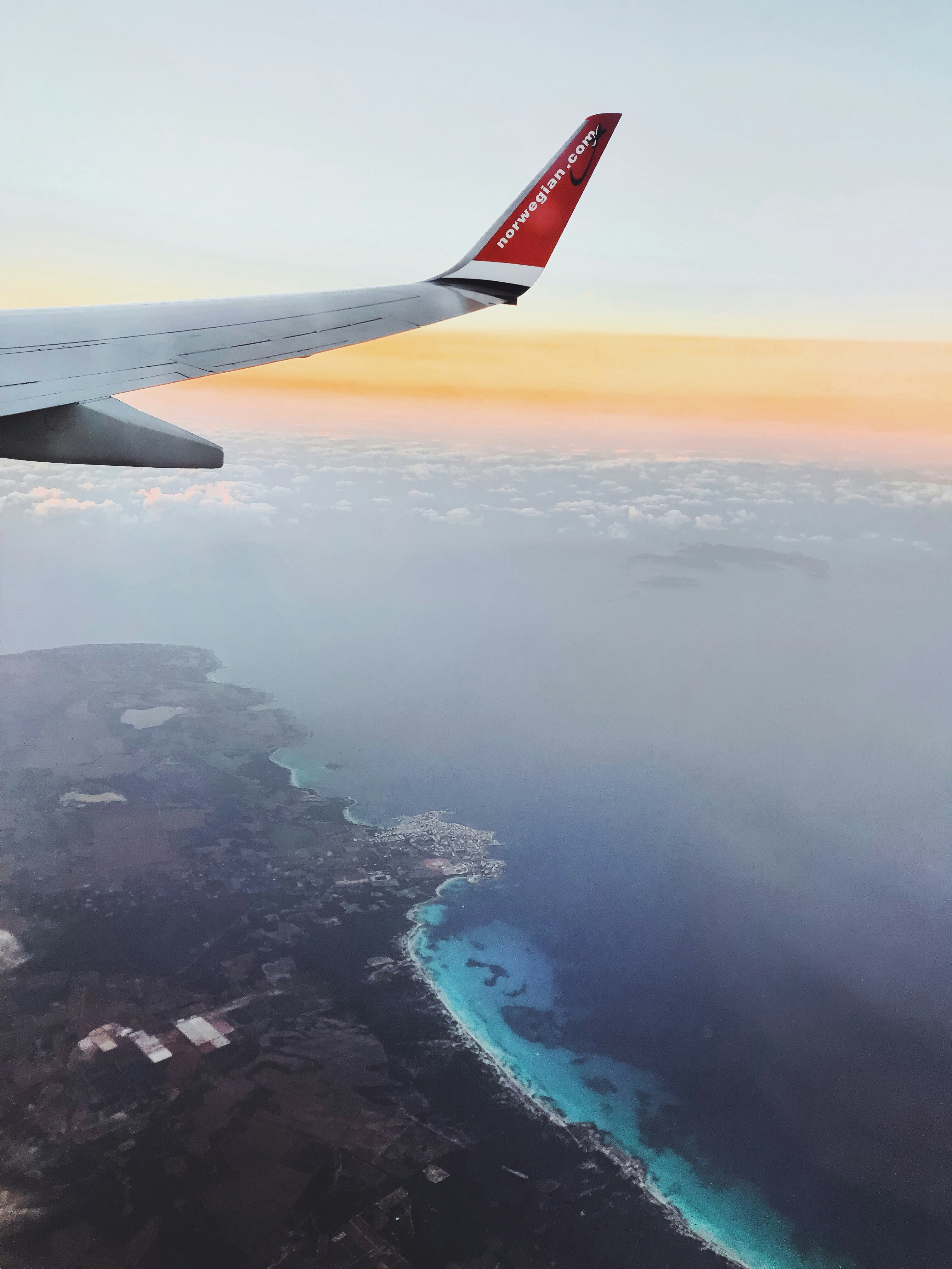 Choose from a curated selection of ocean wallpapers for your mobile and desktop screens. Always free on Unsplash.