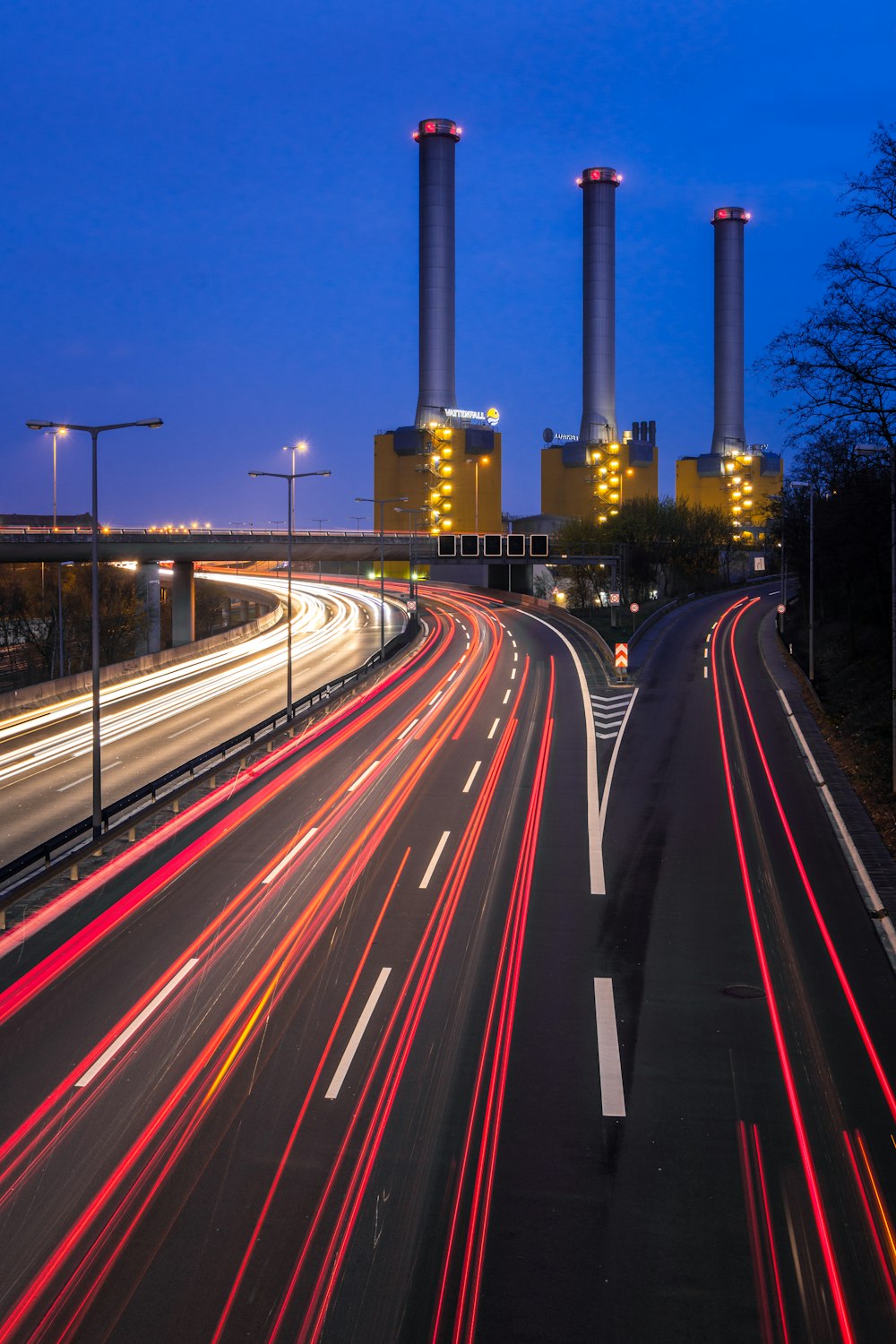 Fotografía time-lapse de un vehículo en carretera