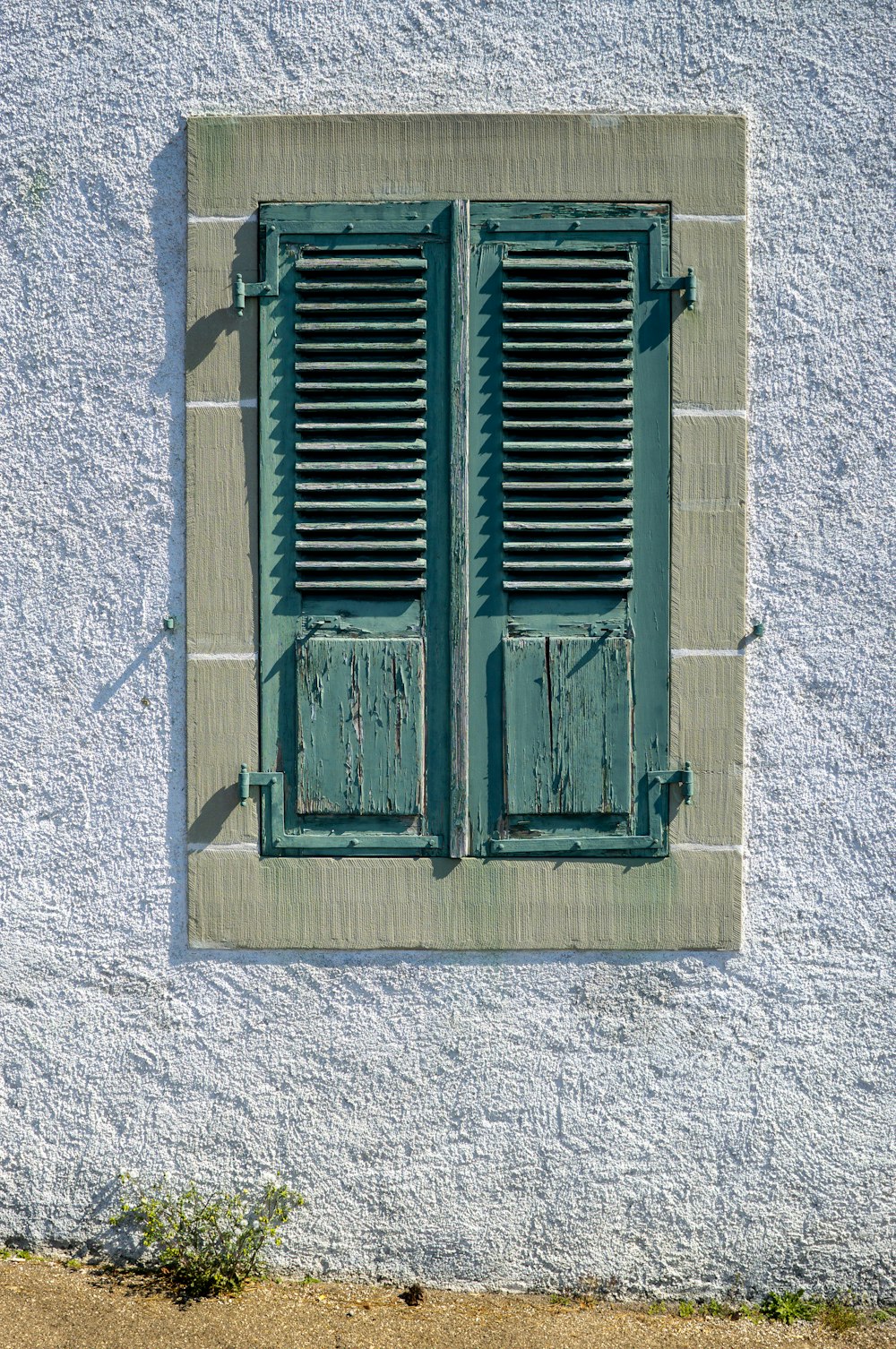 closed window close-up photography