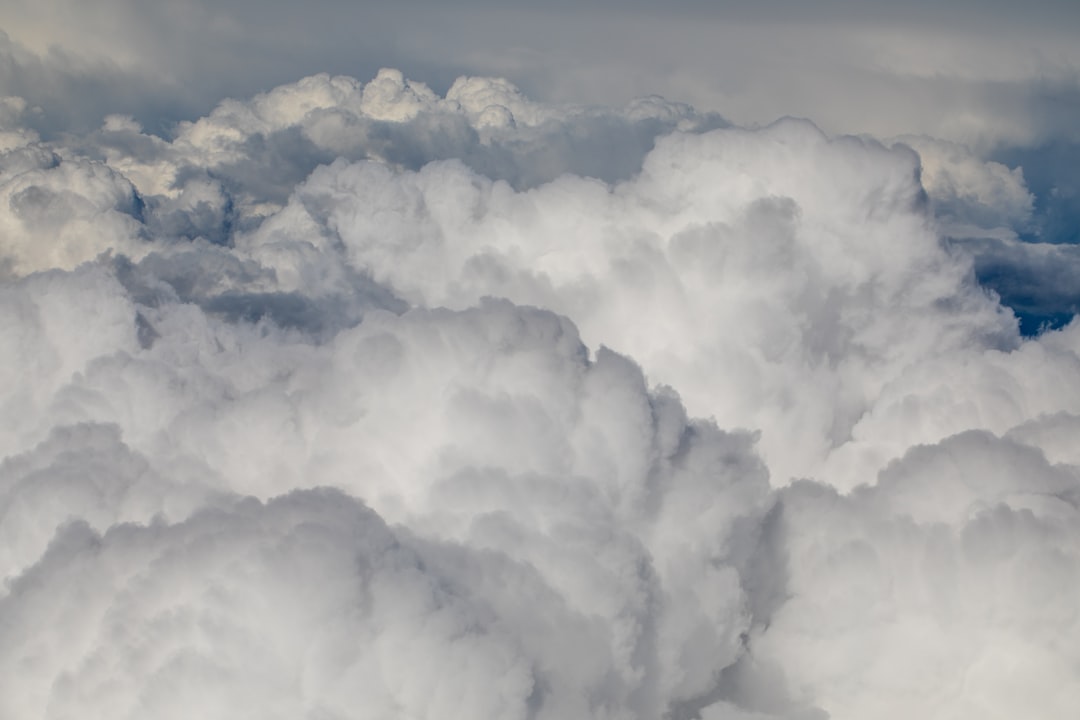 clouds on mid air at daytime