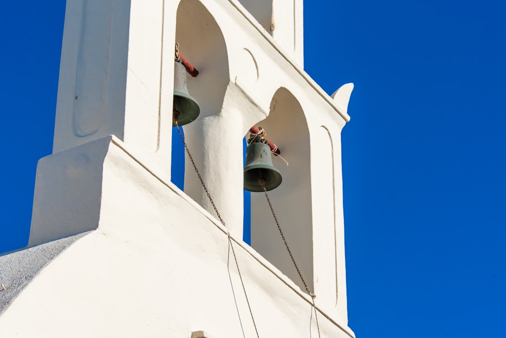 Sino branco e cinza da catedral