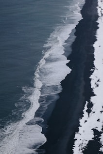 ocean waves crashing on shore during daytime