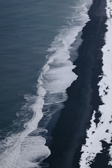 ocean waves crashing on shore during daytime