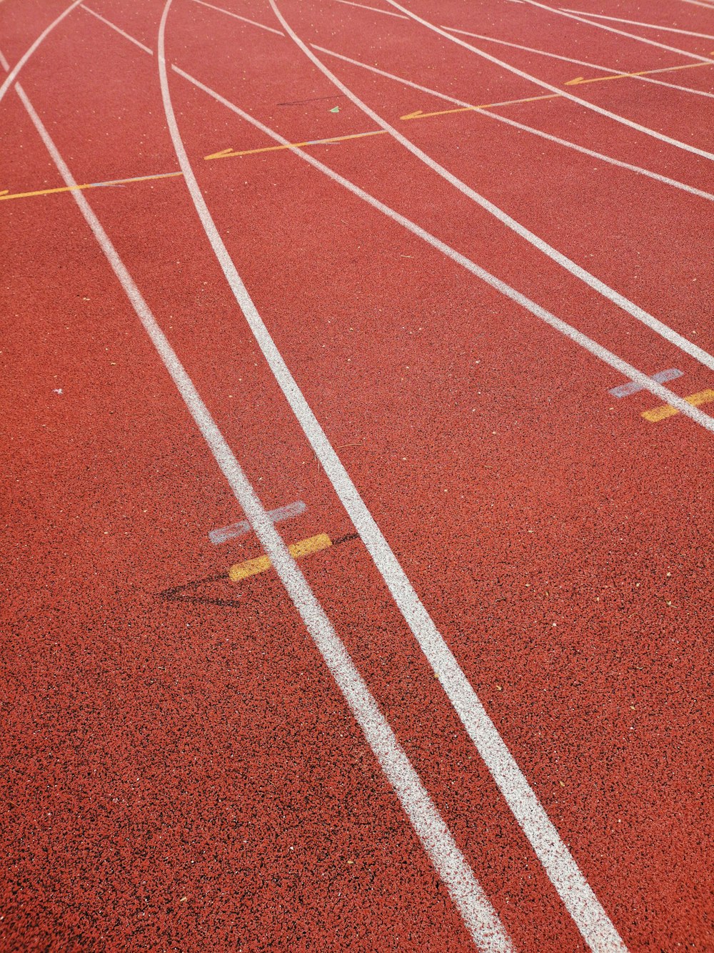 empty runner race track during daytime