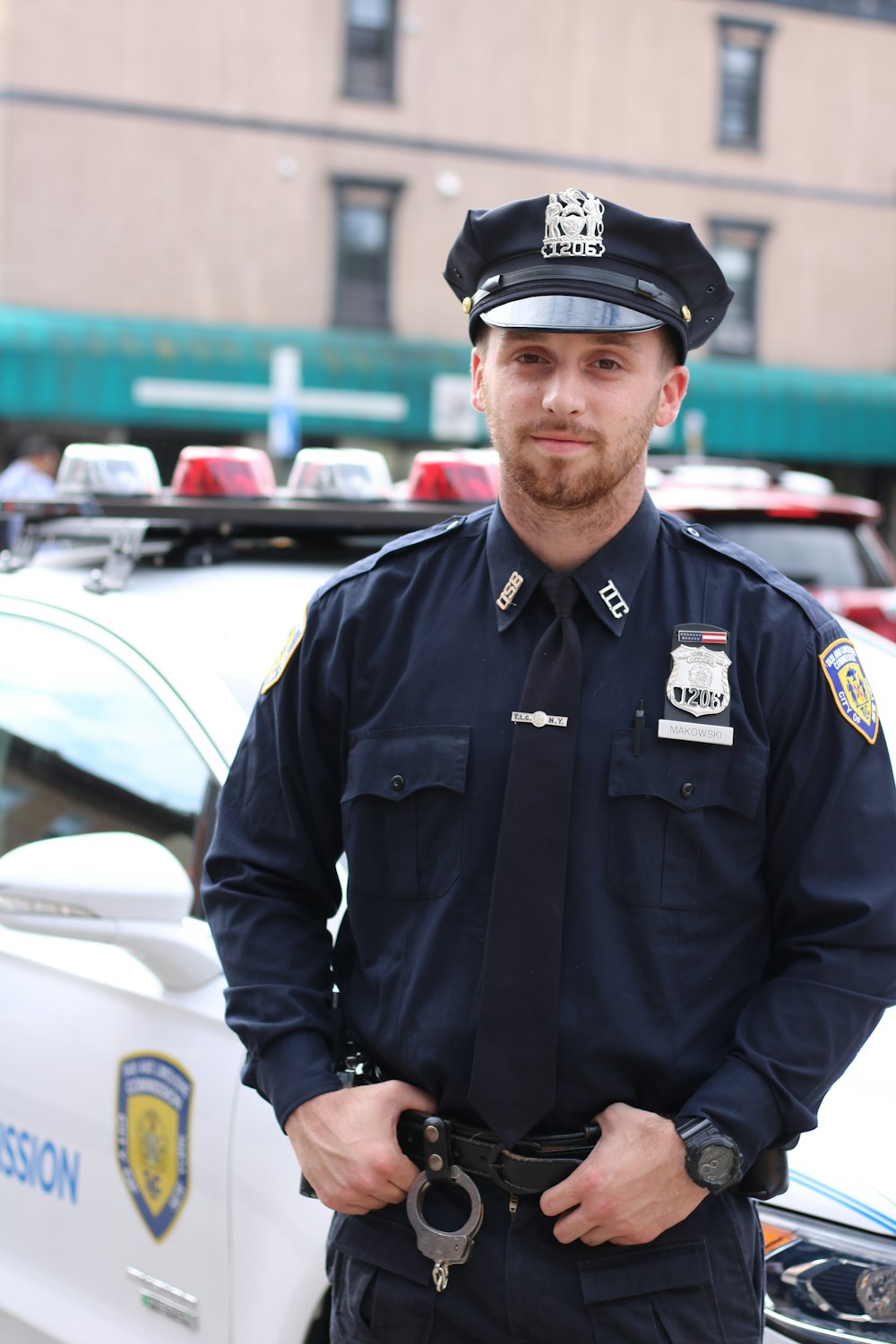 Photographie sélective de mise au point d’un policier