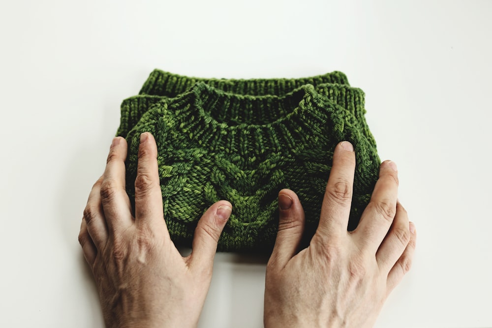 green knitted cloth