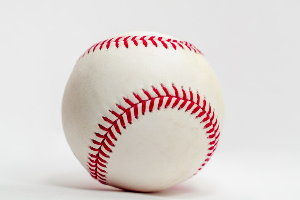 palla da baseball bianca
