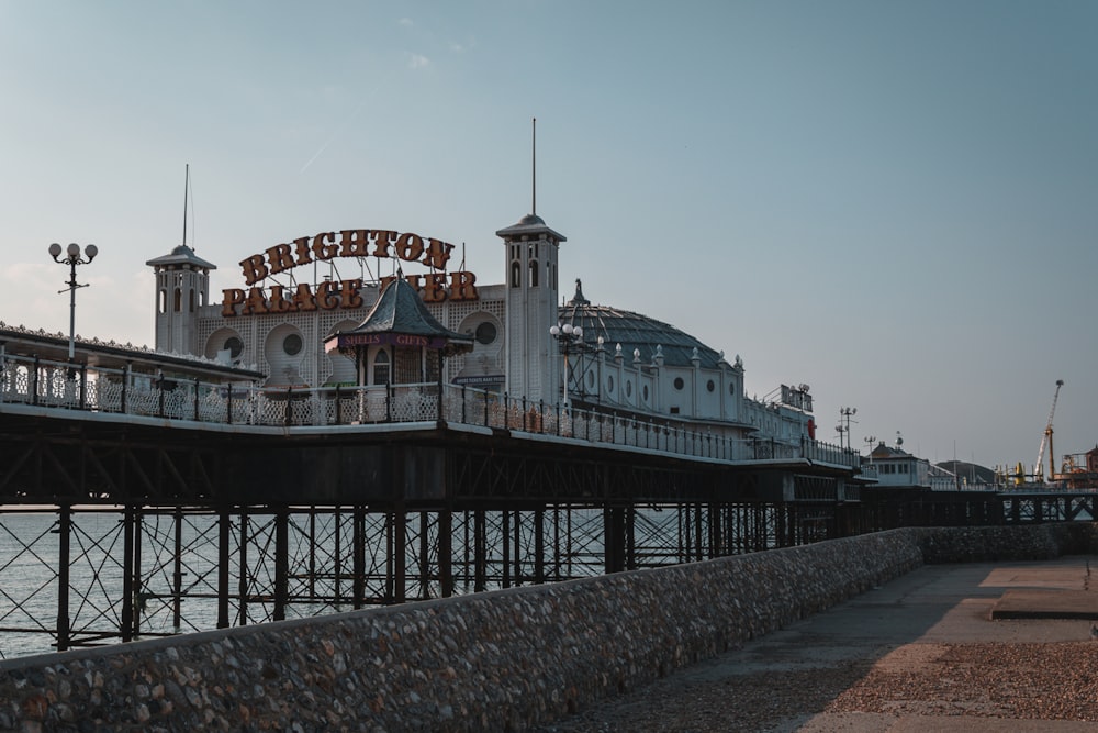 Edifício do cais do palácio de Brighton