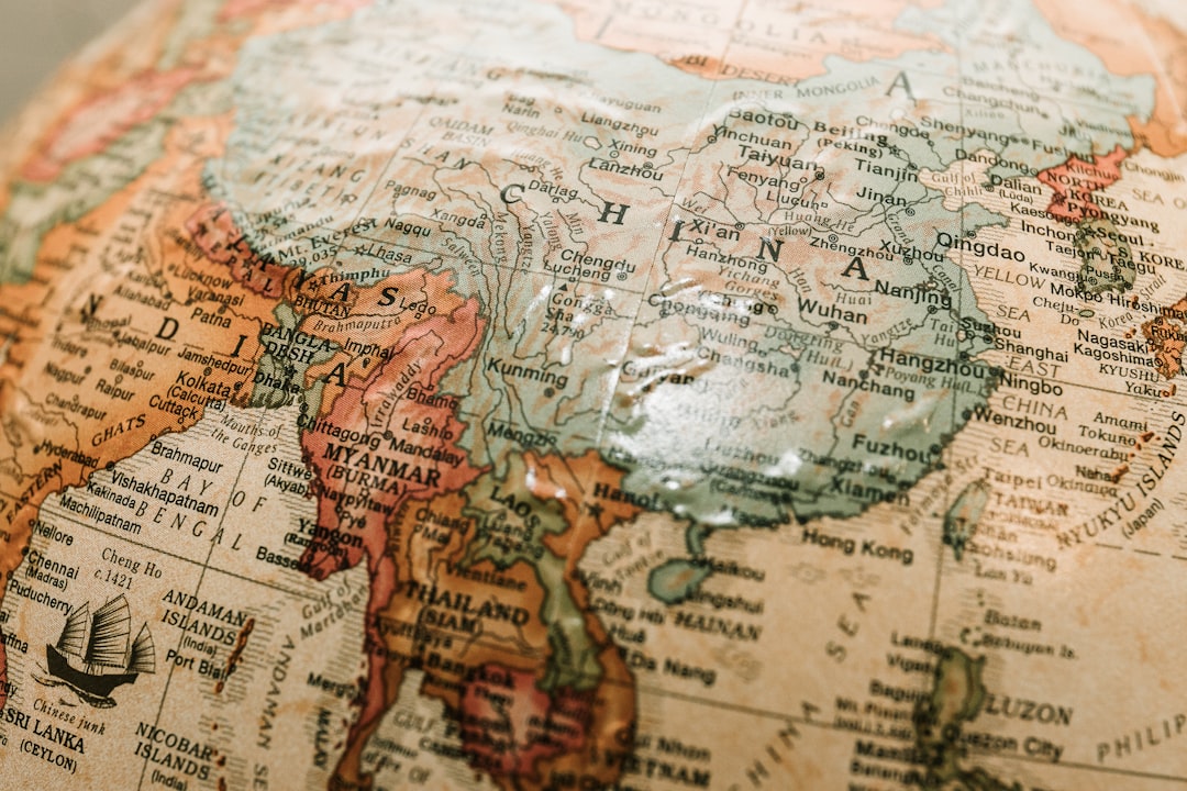closeup photo of globe,