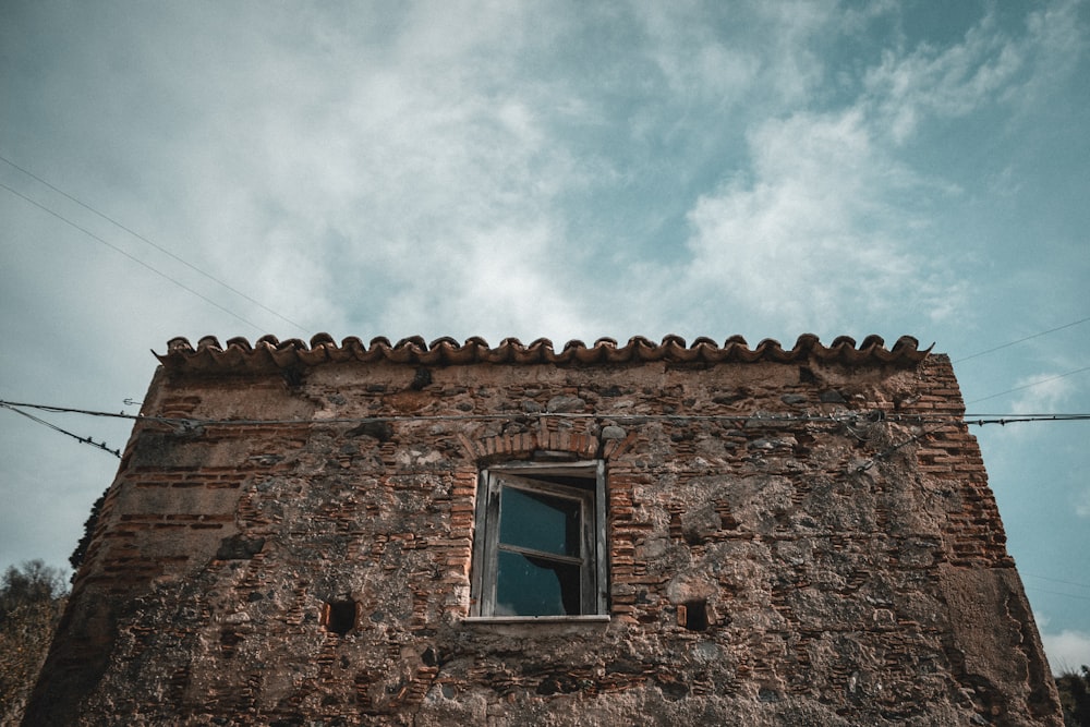 Bâtiment en béton brun