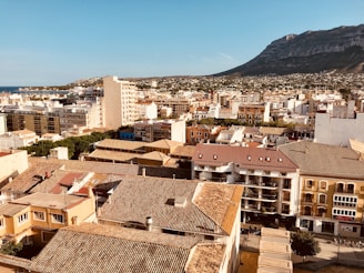 The modern Maicao skyline blending with natural desert surroundings under a clear blue sky.