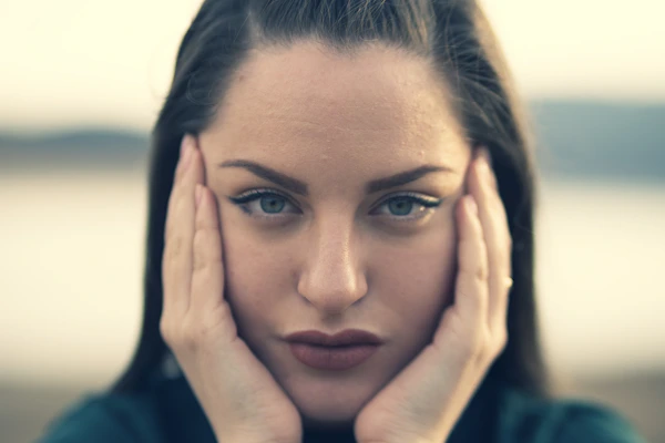 focus photography of woman's face