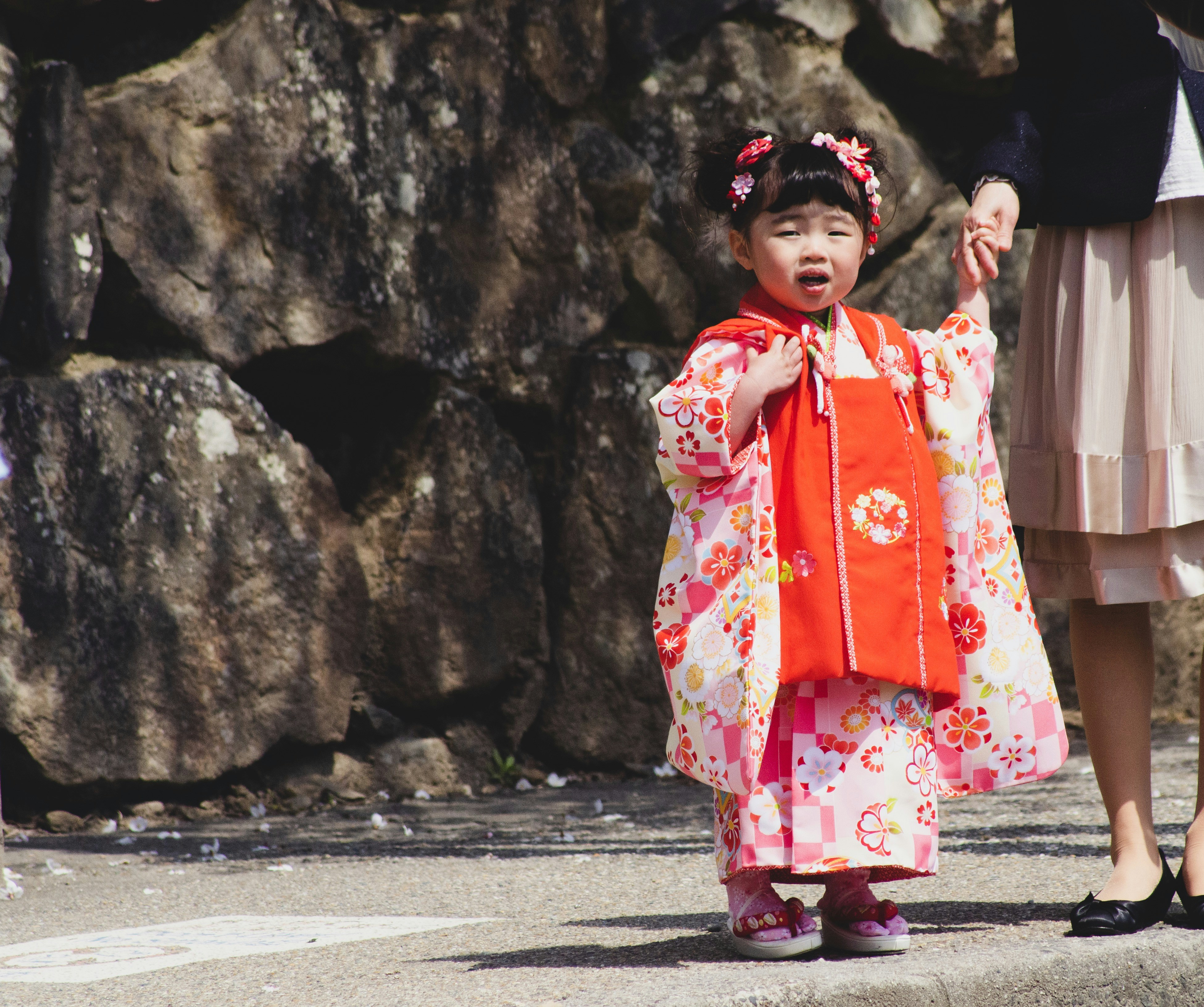 七五三は3つの別々の儀式を一つにまとめた行事｜被布を着た3歳の女の子