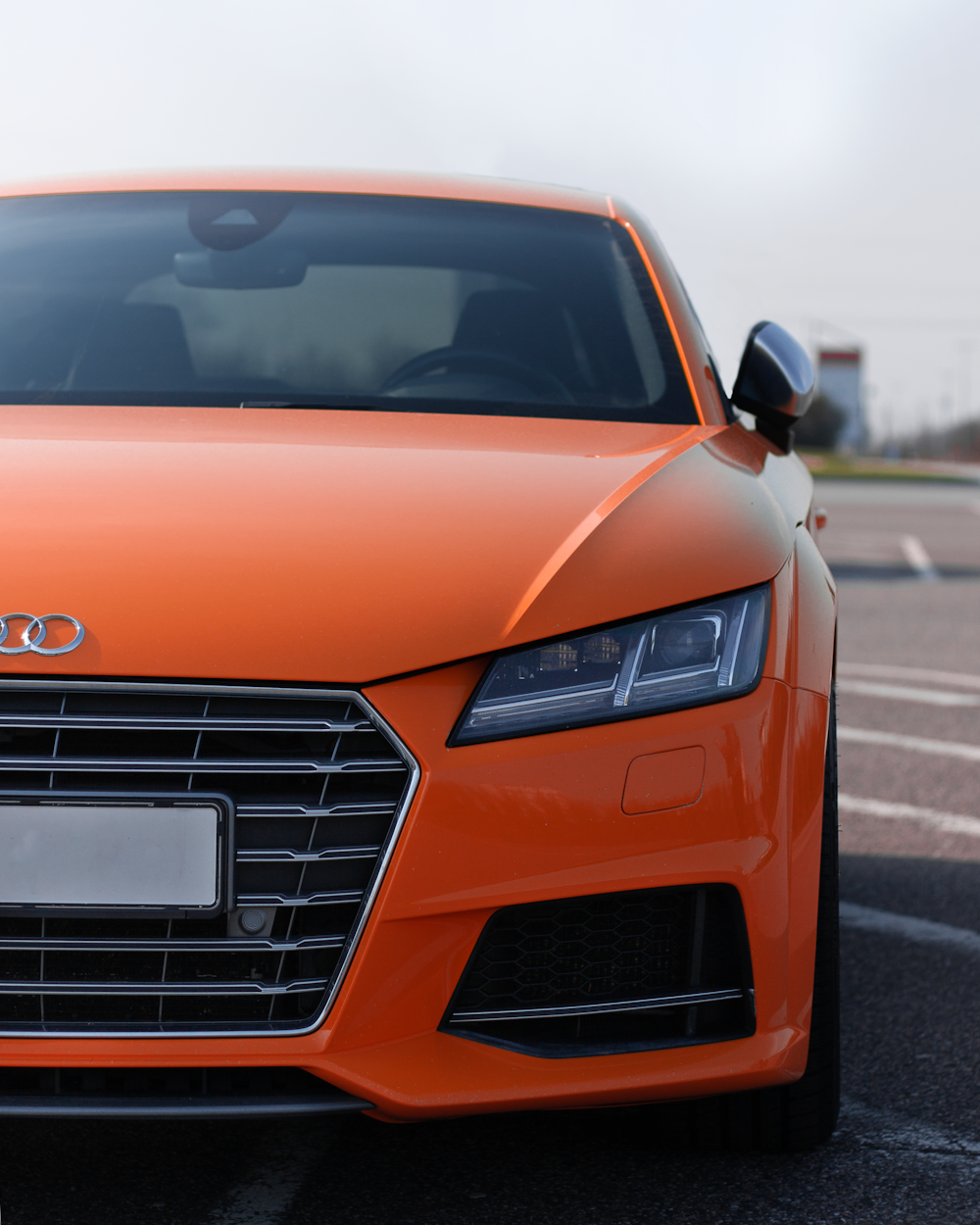 Vehículo Audi naranja