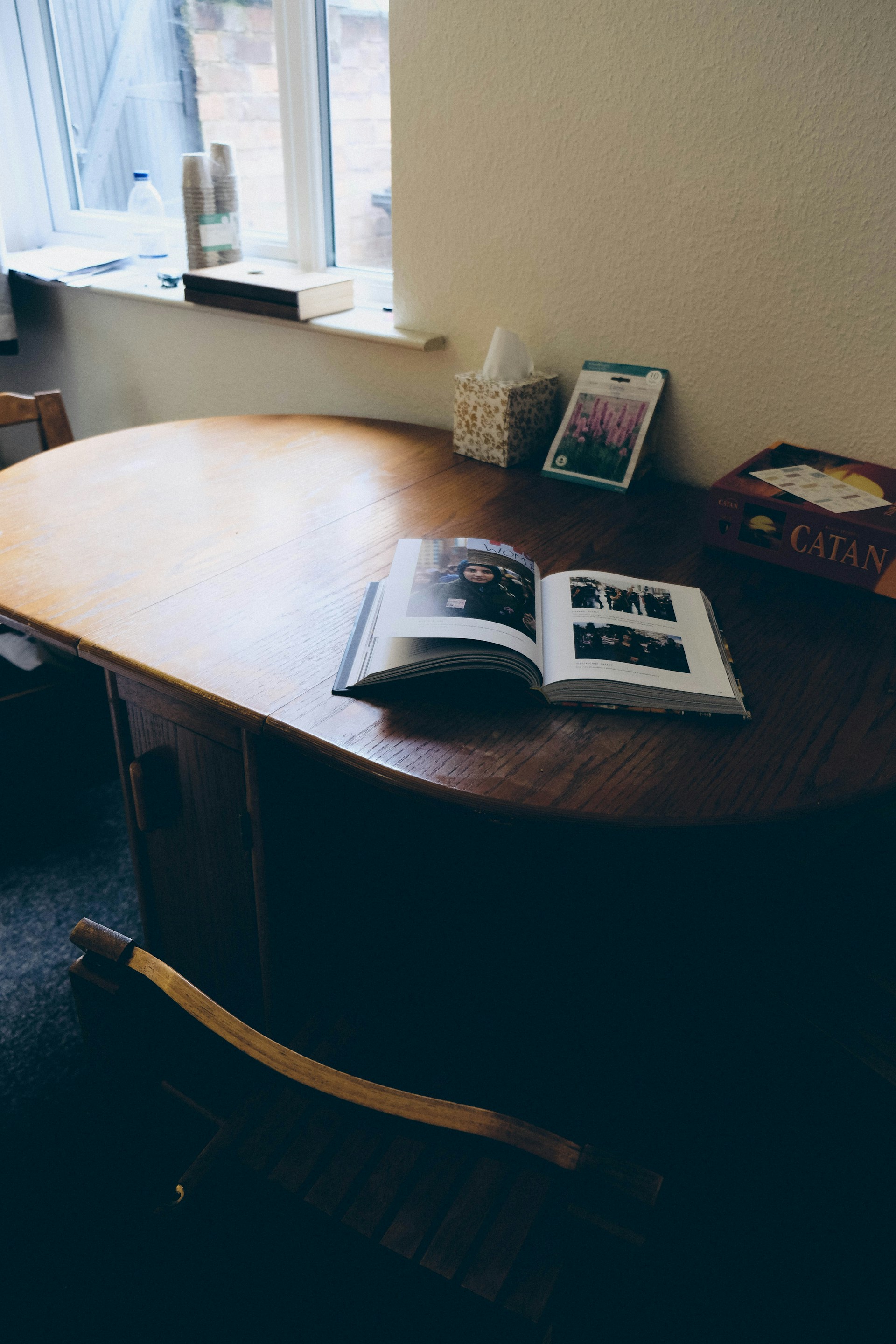 gray computer monitor