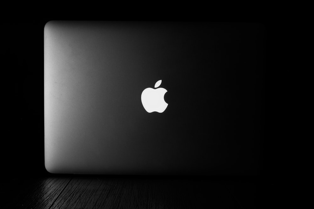 MacBook Pro, apple logo