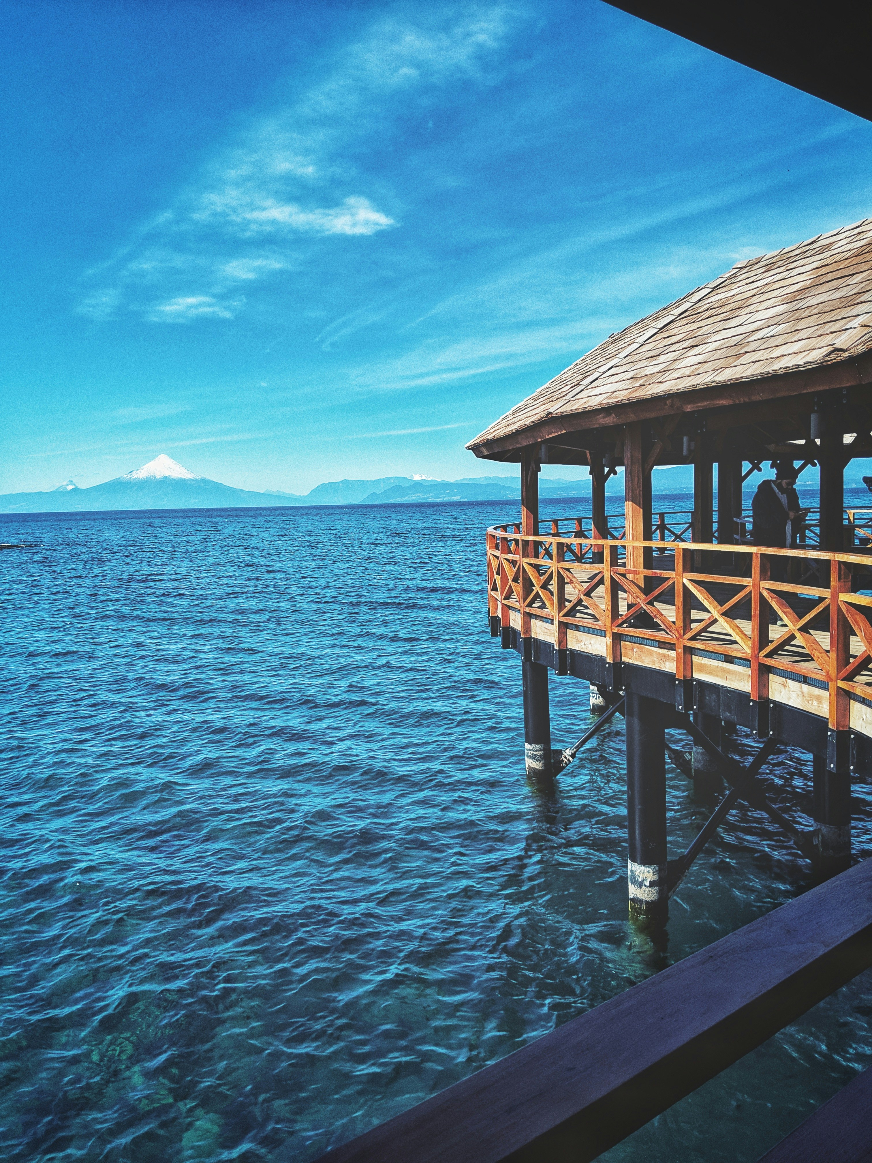 Chile_reisen_seengebiet_Llanquihue_See_mit_sicht_auf_vulkan_osorno