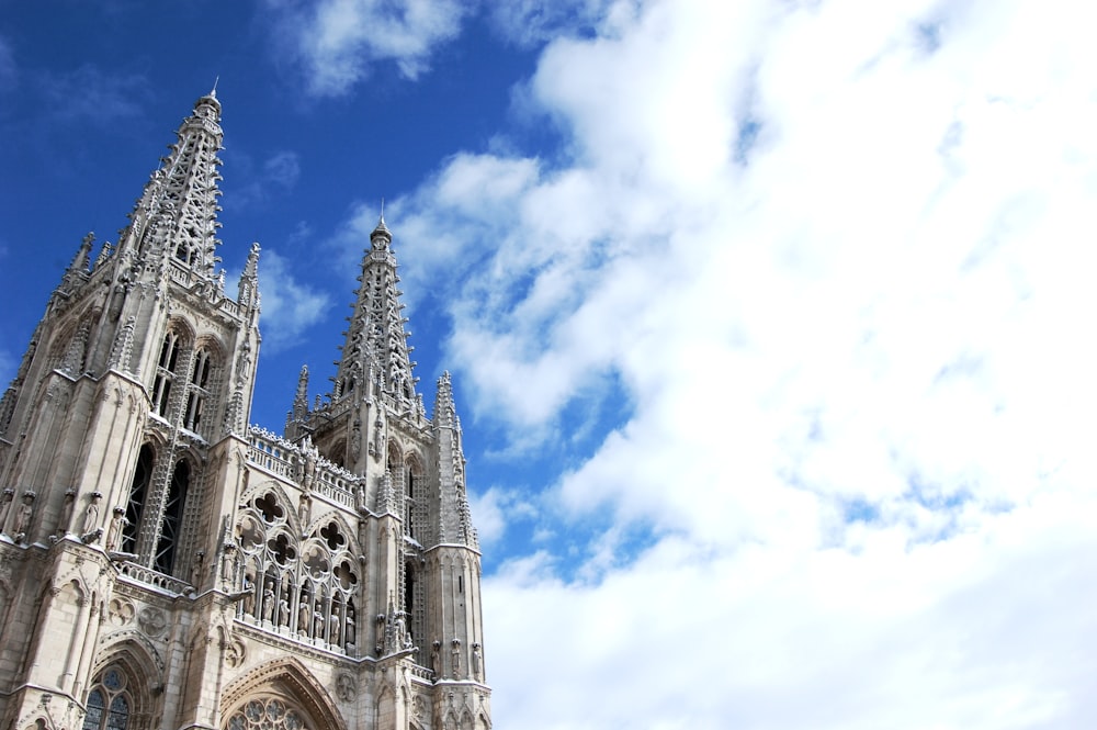 Catedral de hormigón gris