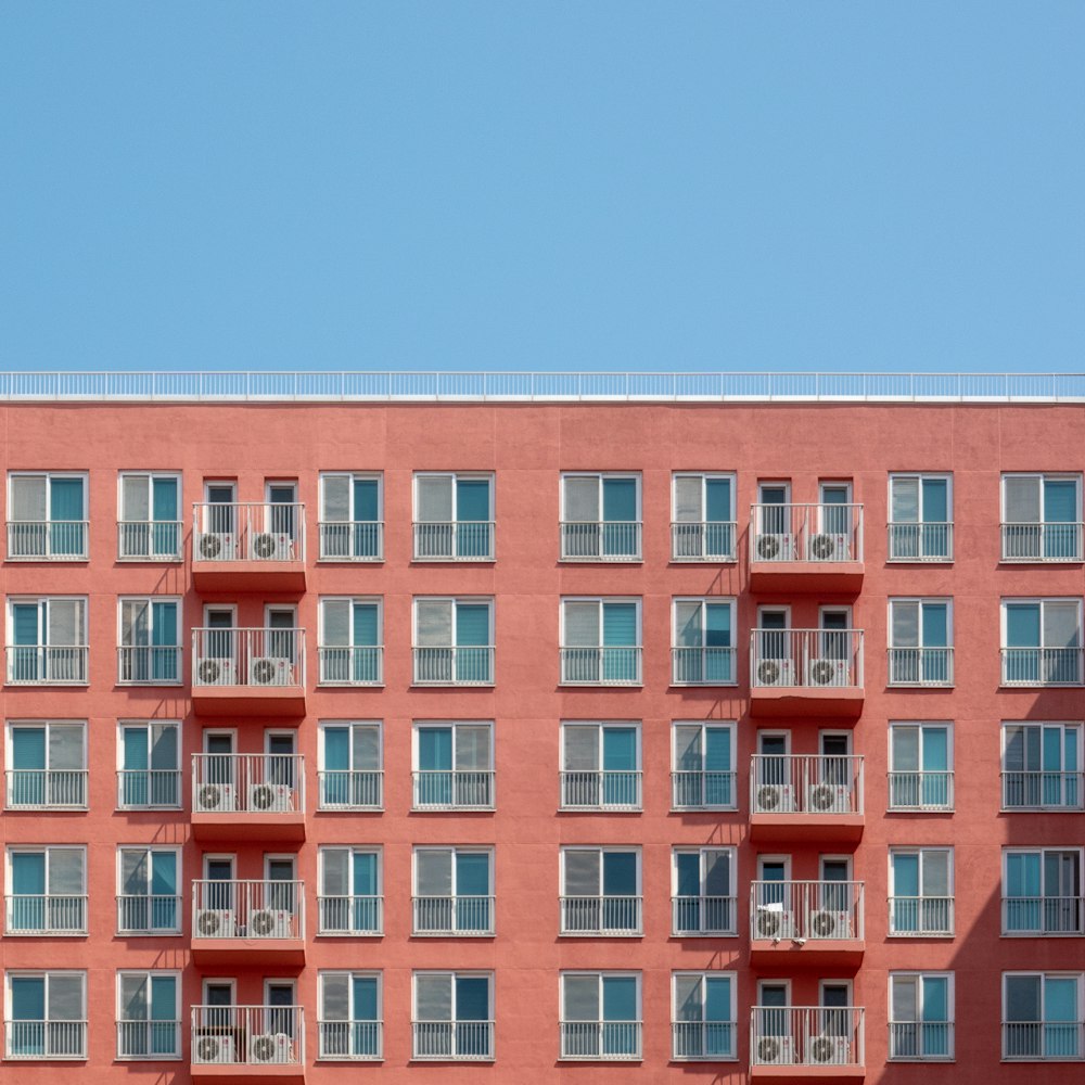 brown high-rise building