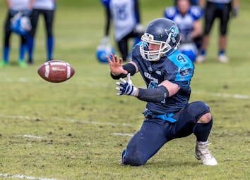 sports photography,how to photograph gridiron victoria: geelong buccaneers; man in blue jersey shirt