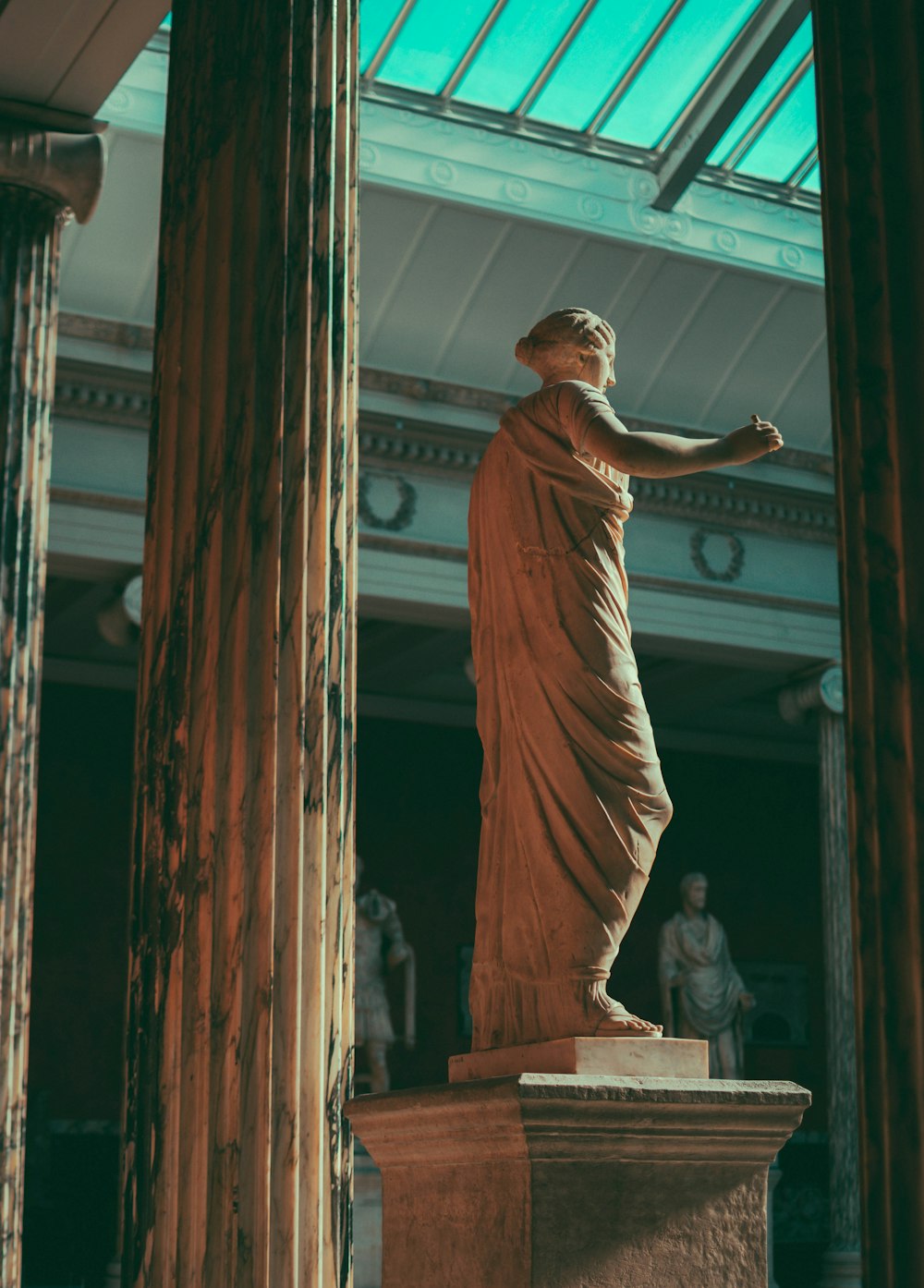 low angle photography of gray concrete statue