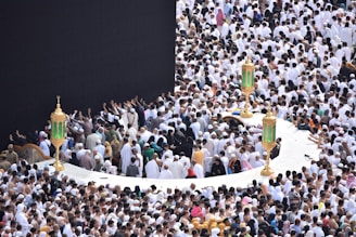 crowd of people worshiping Kaaba, Mecca