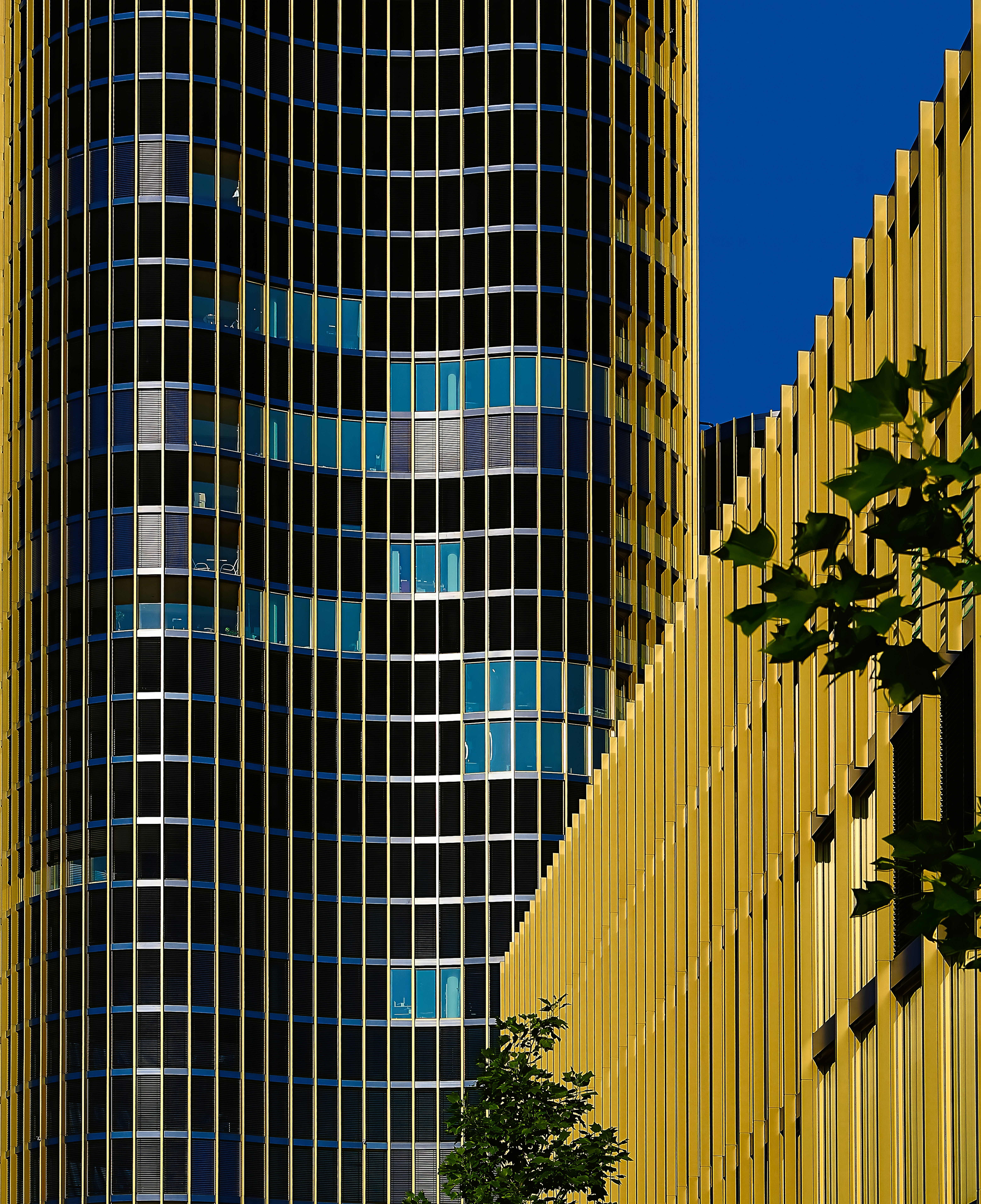 Bâtiment en béton noir