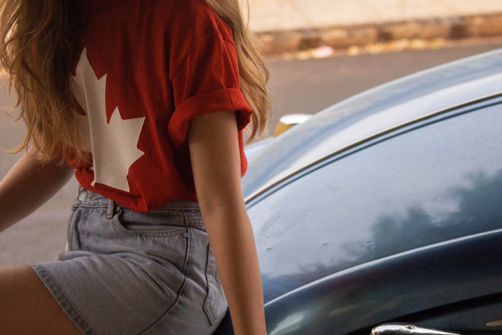 woman wearing red crew-neck t-shirt