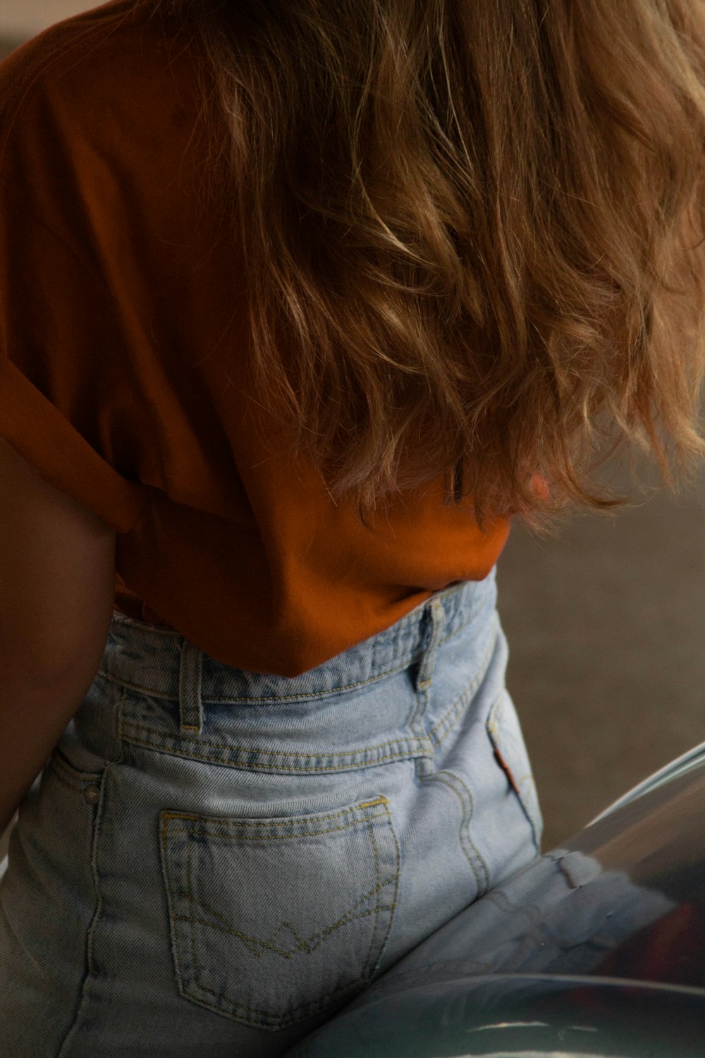 woman wearing blue denim jeans