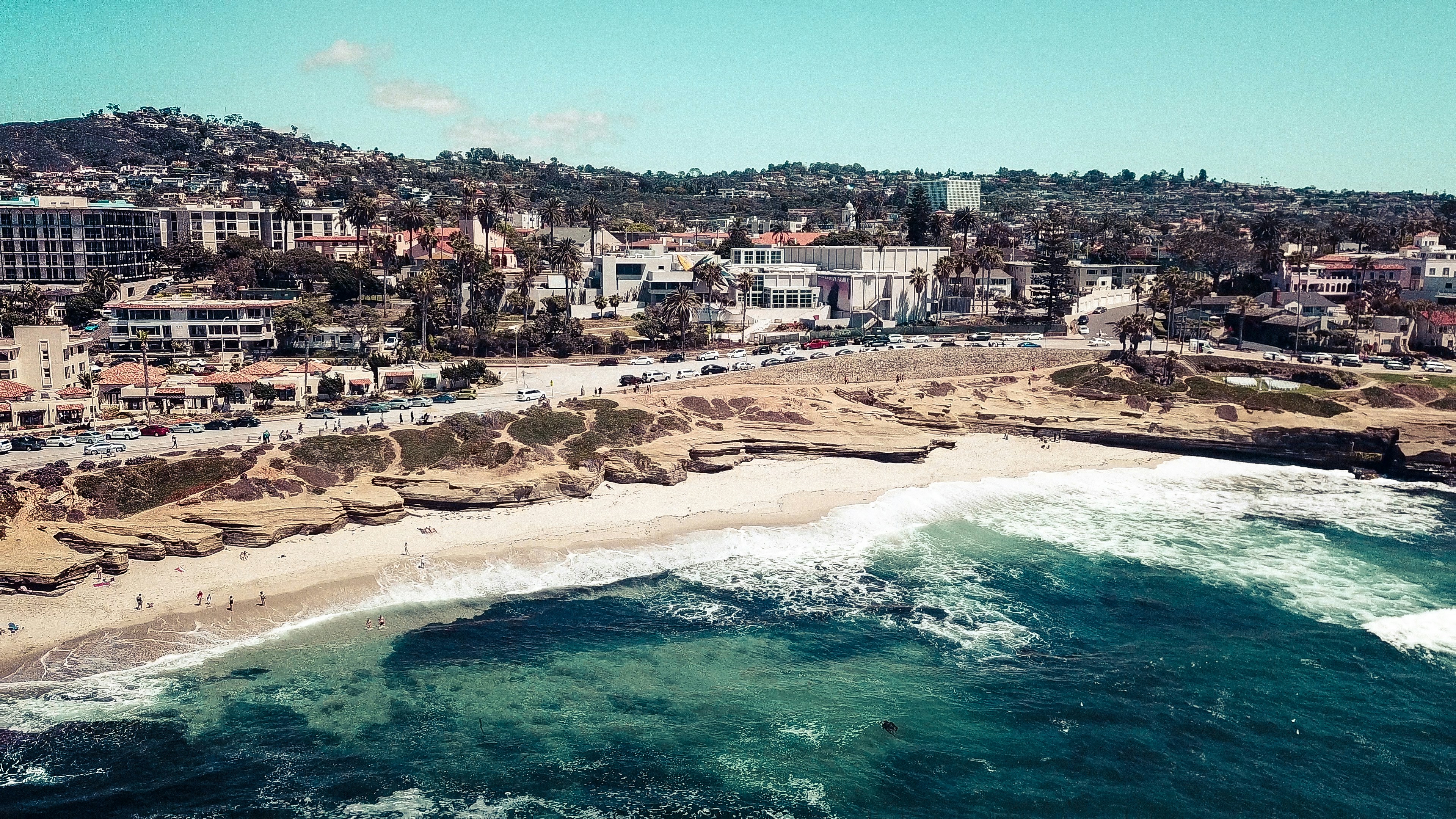 seashore near buildings at La Jolla Beach in San Diego where using a roommate finder is the easiest way to rent big