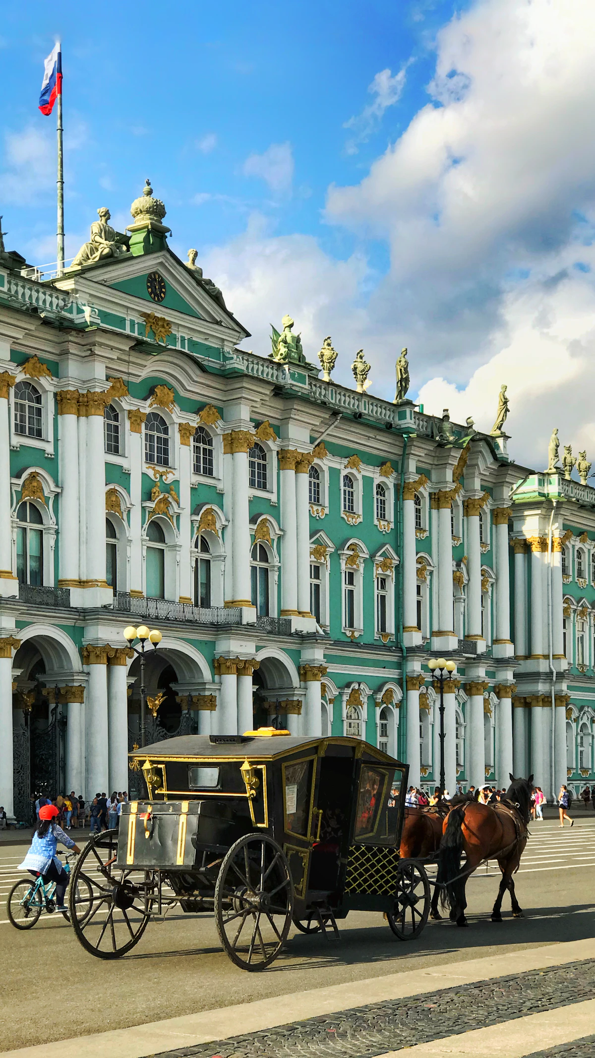 St. Basil's Cathedral and Red Square in Moscow. Russia tour package