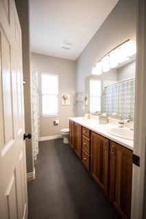 Modern bathroom with moisture-resistant flooring