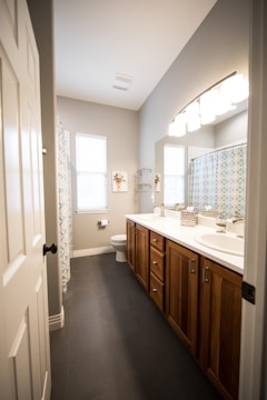 Modern bathroom with moisture-resistant flooring