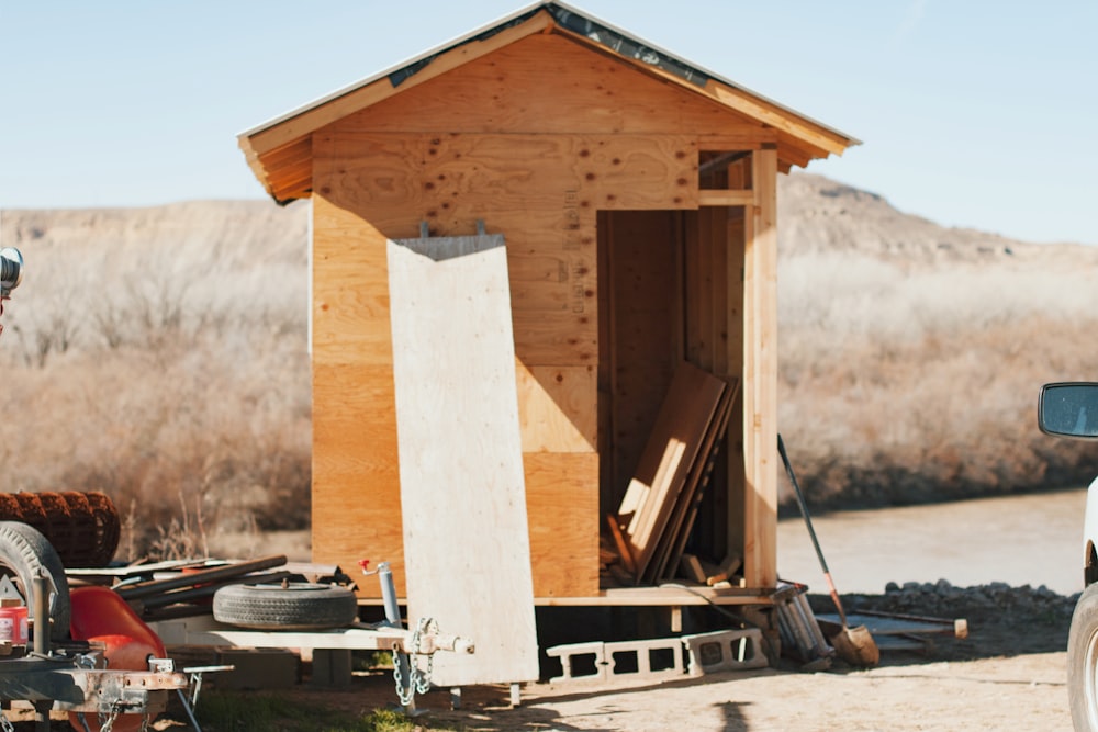 casa di legno marrone