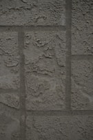 Finished concrete wall with smooth surface shaped by kalyform metal forms.