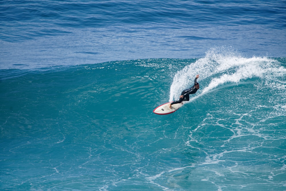 man surfing during daytime