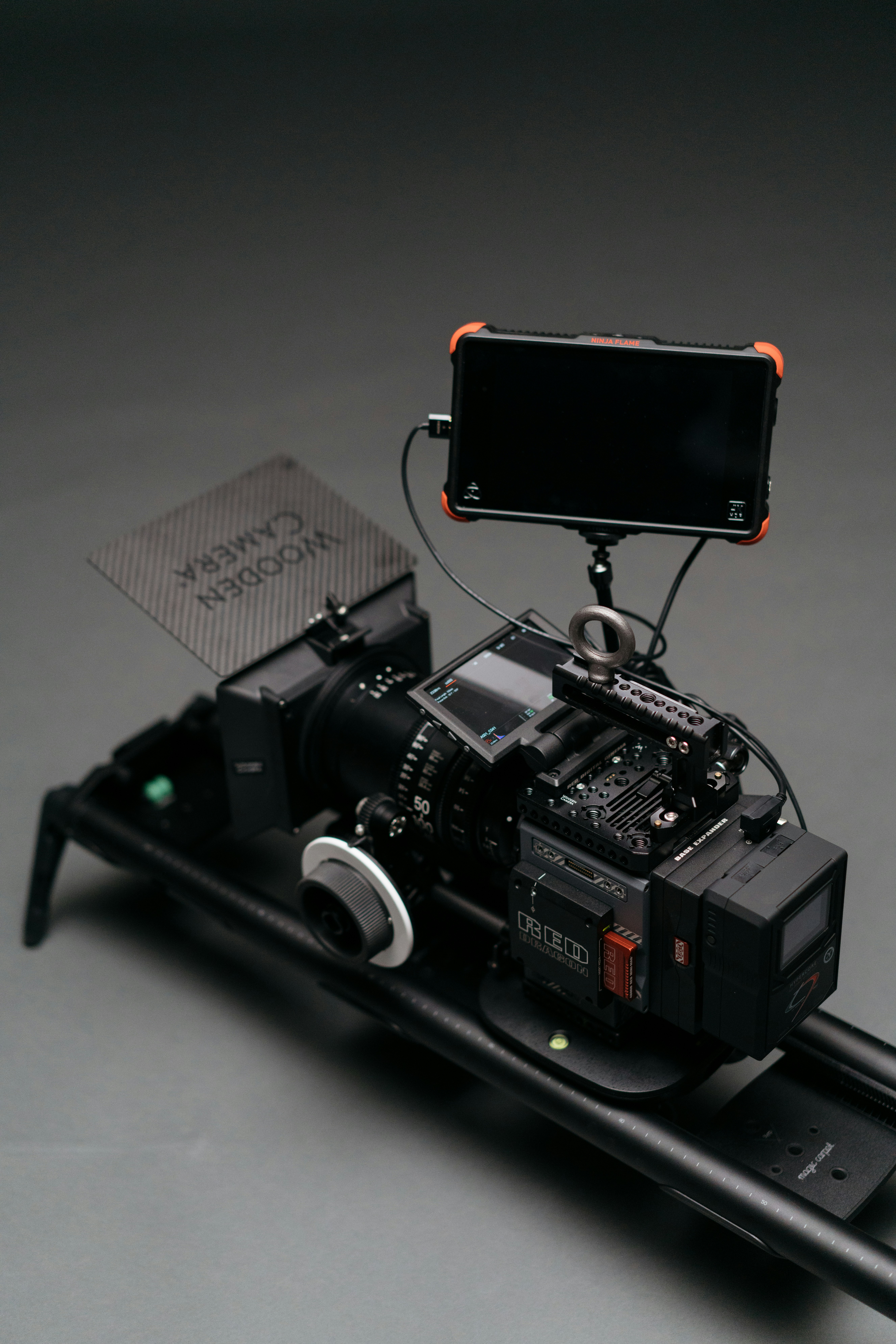 鸿合电脑系统一体机深度测评，教育及办公场景下的实力新选择？