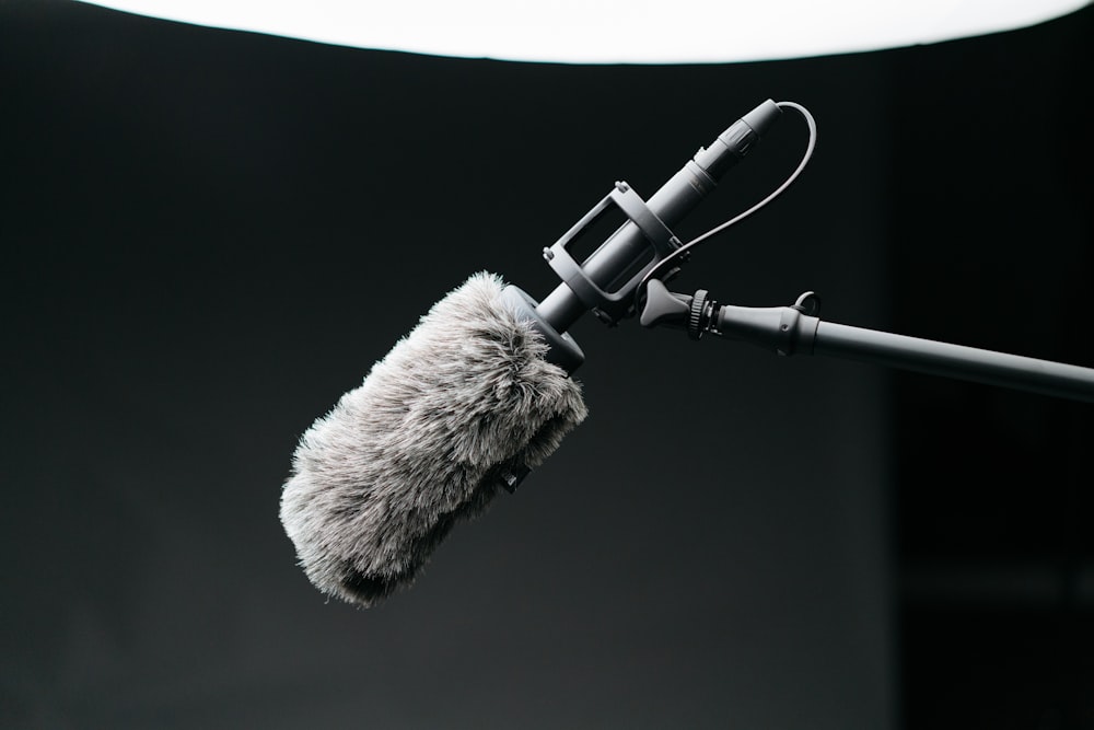 microphone gris avec filtre