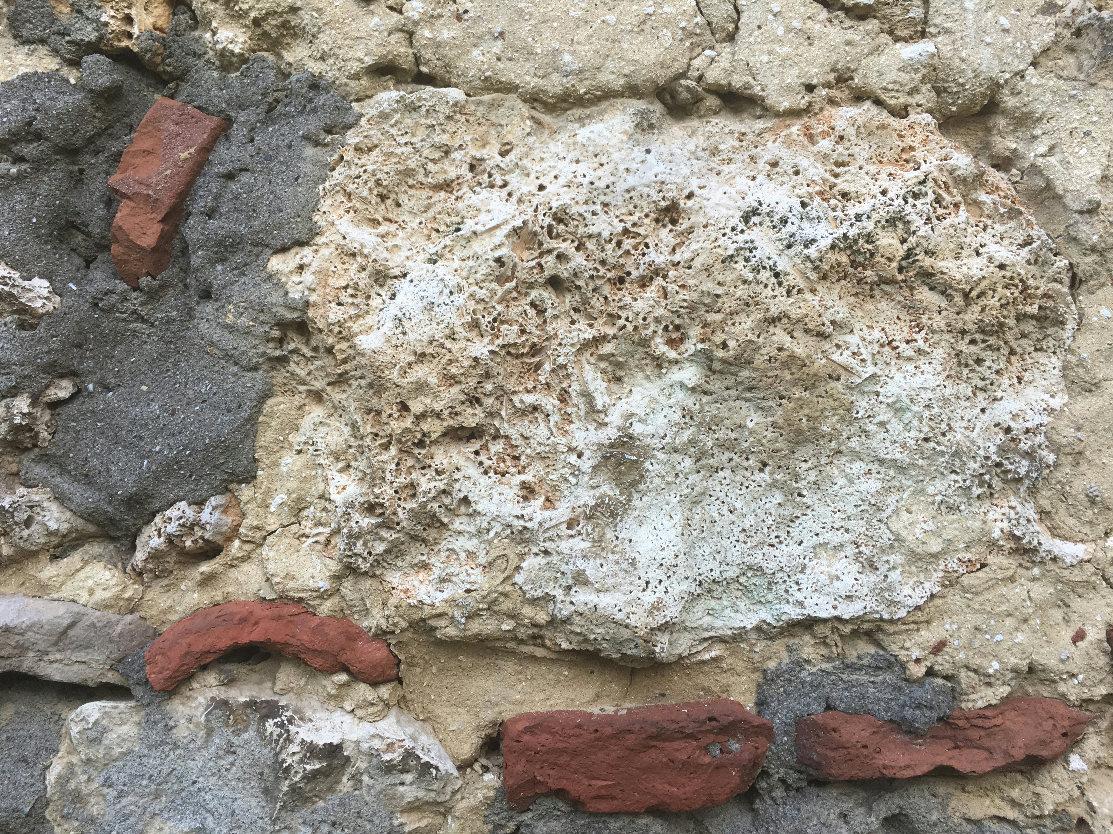Rough finish tire bricks in a boundary wall