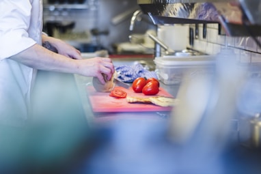 person slicing tomatoes