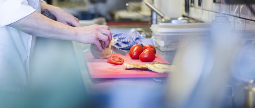 person slicing tomatoes