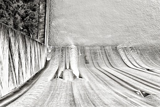 A detailed simulation of water flowing through a dam spillway using tensorhydro-pro software.