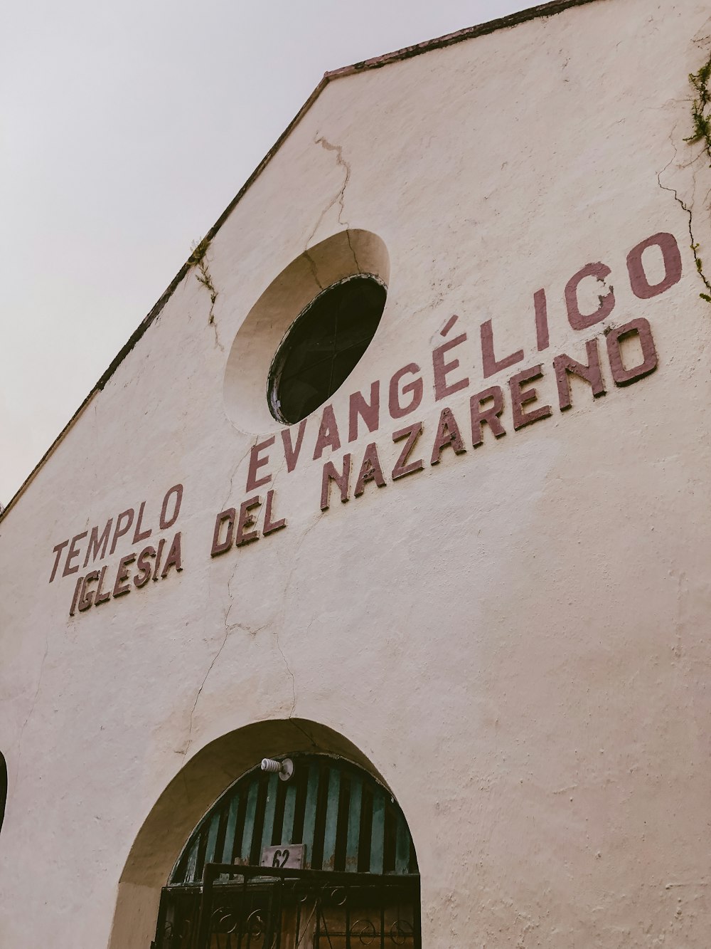 brown concrete Templo Evangelico Iglesia Del Nazareno church