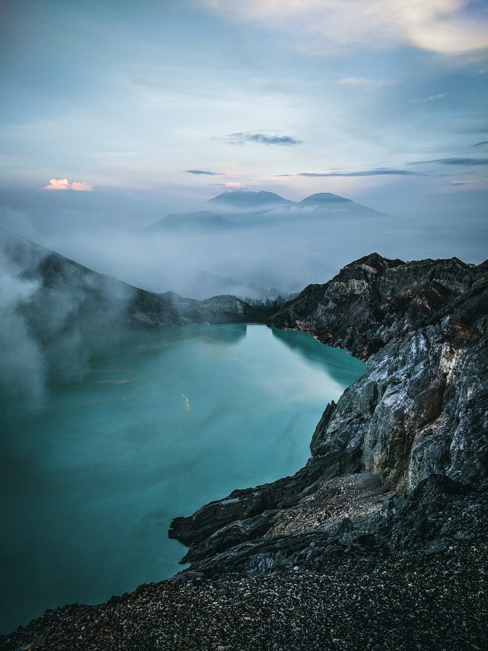 cuerpo de agua durante el día