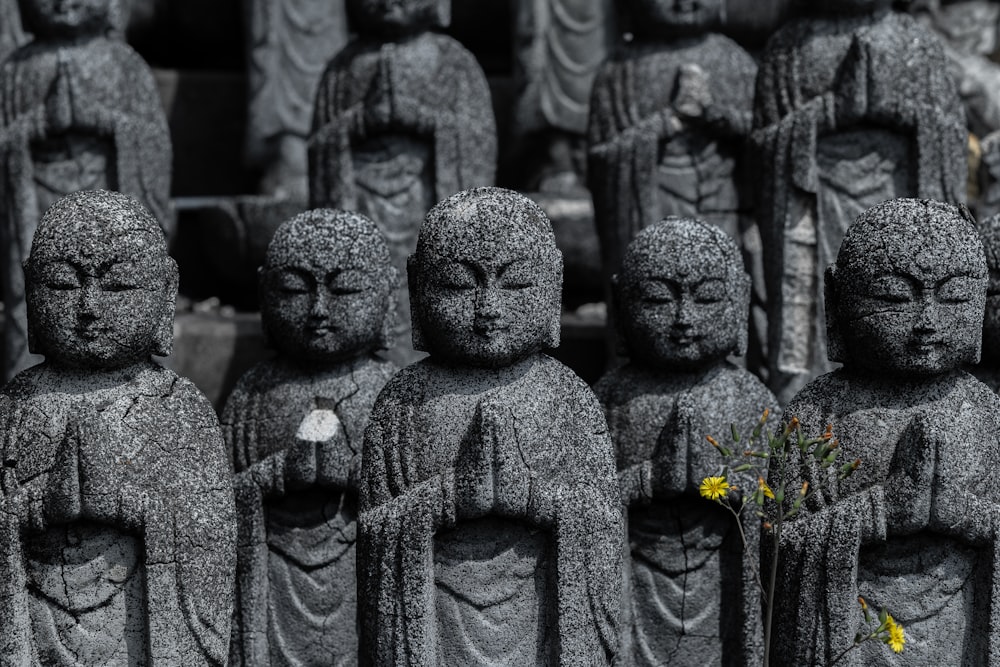 praying statue during day time