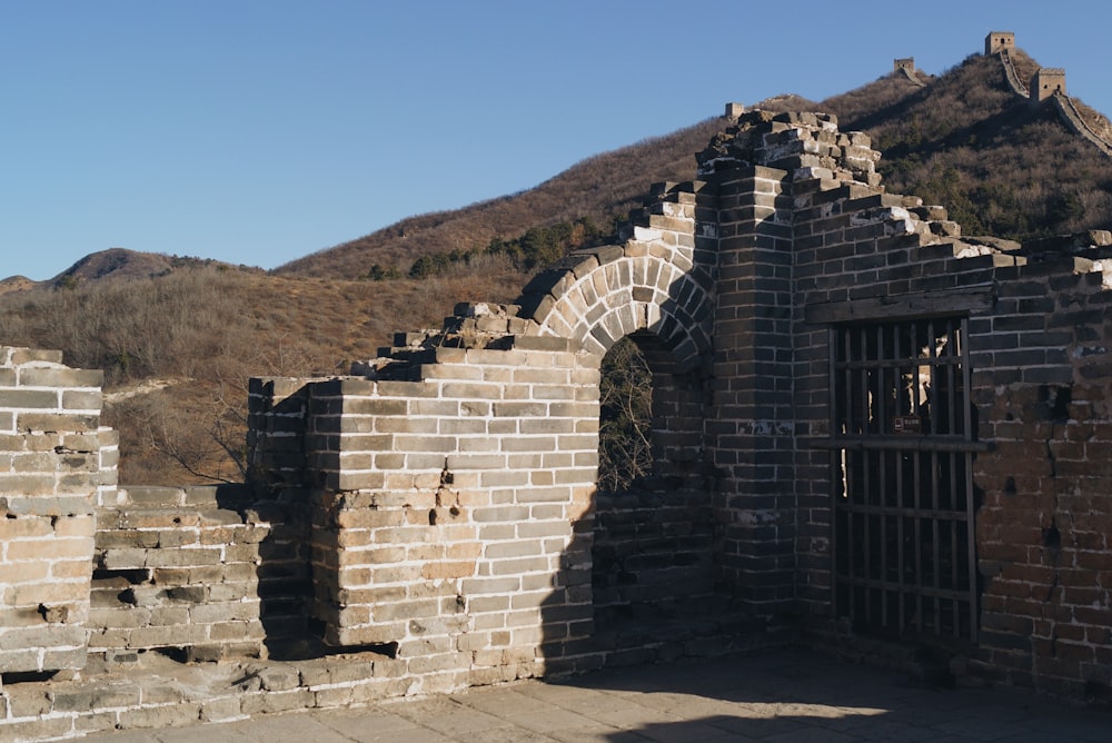 mur de briques brunes