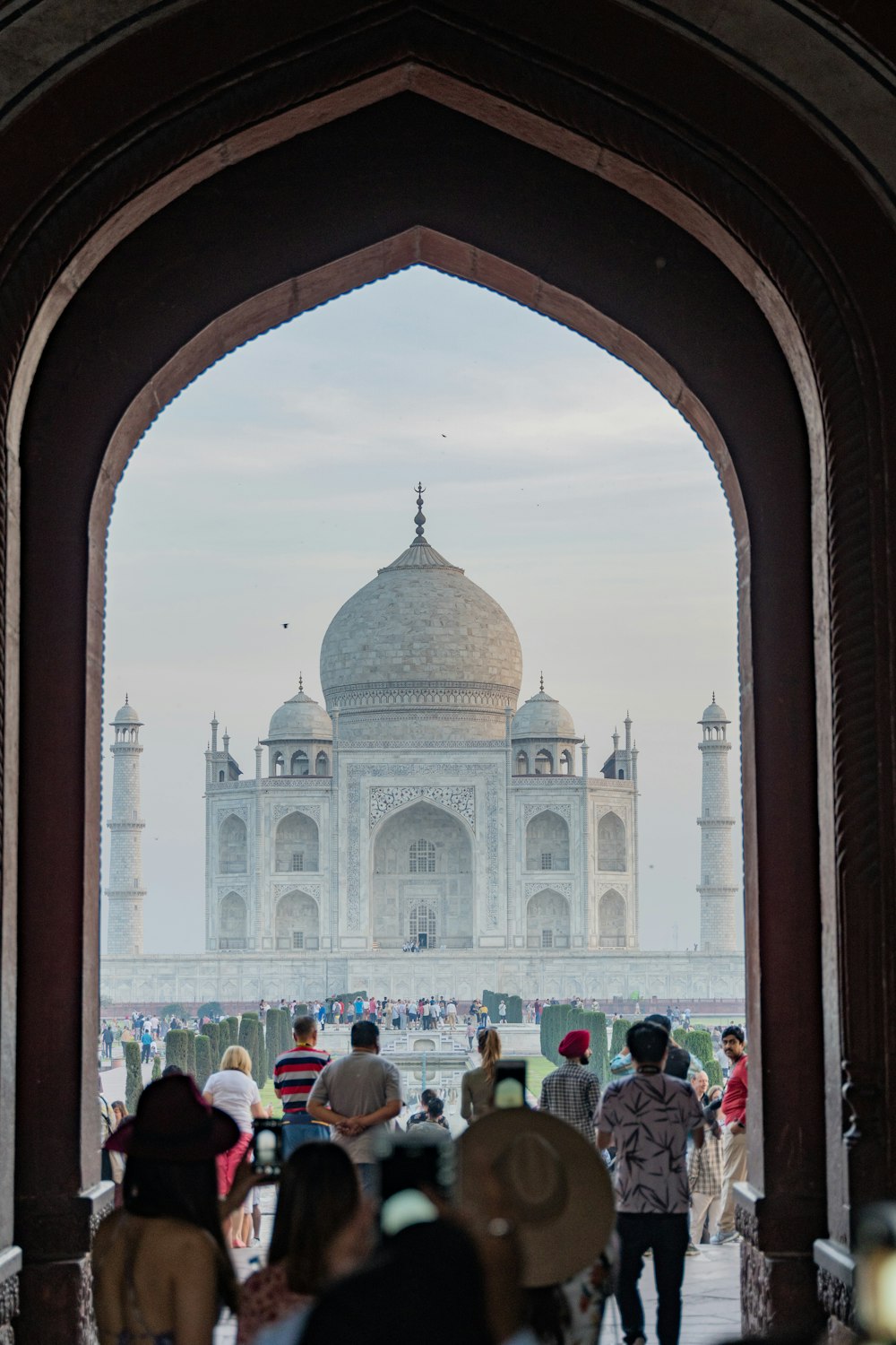 people walking in into Tag Mahal